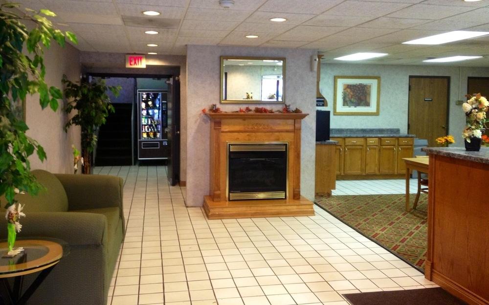Super 8 By Wyndham Logansport Motel Bagian luar foto